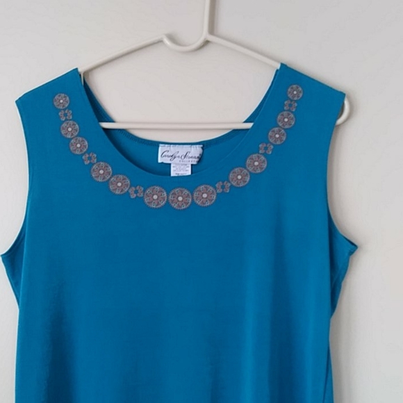 Eye Catching Green Tank Top w/ Tan Floral Accents - Picture 4 of 9